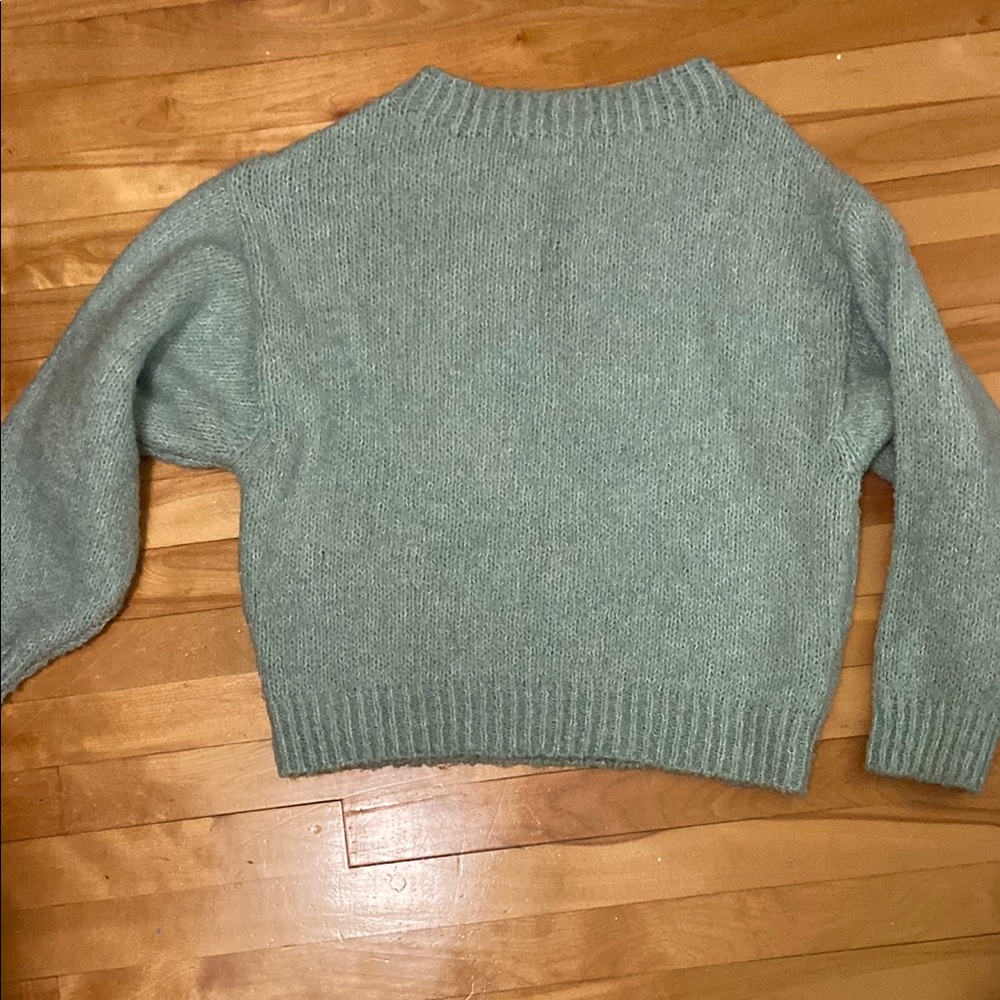 Green Crew Neck Sweater with Ribbed Detailing